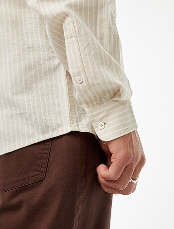 Camisa Oxford com motivo às riscas