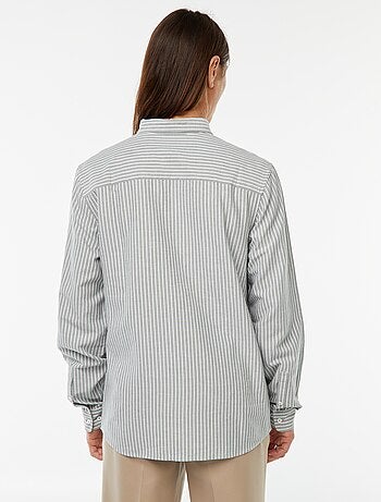 Camisa Oxford com motivo às riscas