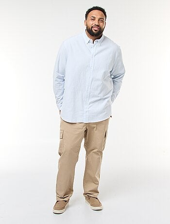 Camisa oxford com padrão às riscas