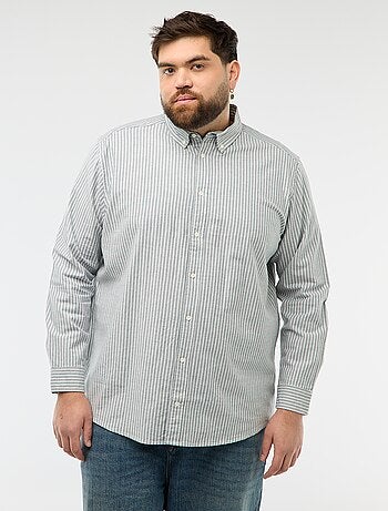 Camisa oxford com padrão às riscas
