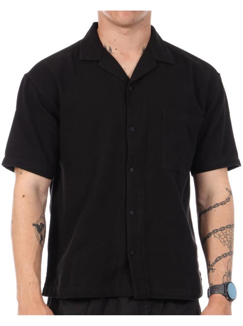 Camisa Preta Masculina Kaporal TOKYOE - Kiabi Camisa Preta Masculina Kaporal TOKYOE - Kiabi