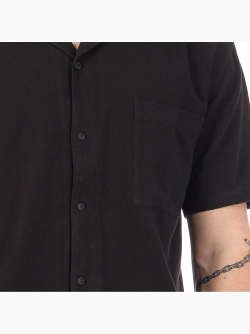 Camisa Preta Masculina Kaporal TOKYOE - Kiabi Camisa Preta Masculina Kaporal TOKYOE - Kiabi
