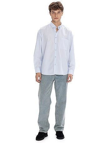 Camisa regular fit com colarinho abotoado e bolso giesto