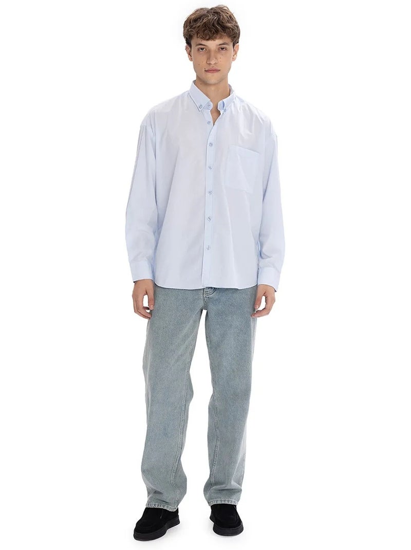 Camisa regular fit com colarinho abotoado e bolso giesto Azul-pastel - Kiabi
