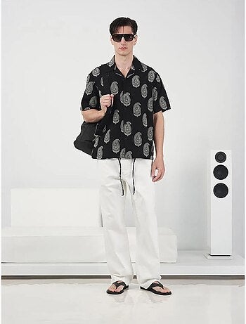 Camisa regular fit com estampado paisley e fecho de botões giesto