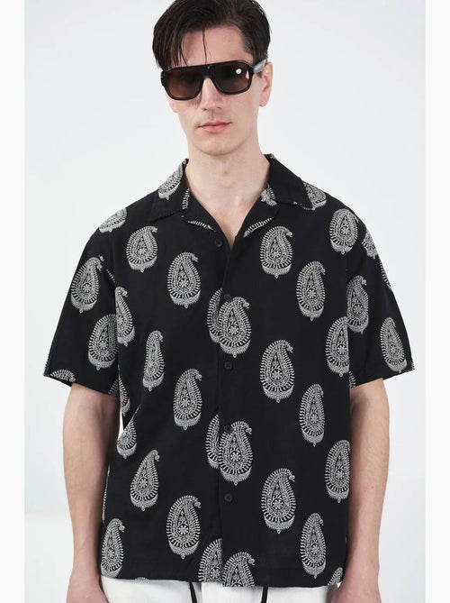 Camisa regular fit com estampado paisley e fecho de botões giesto - Kiabi