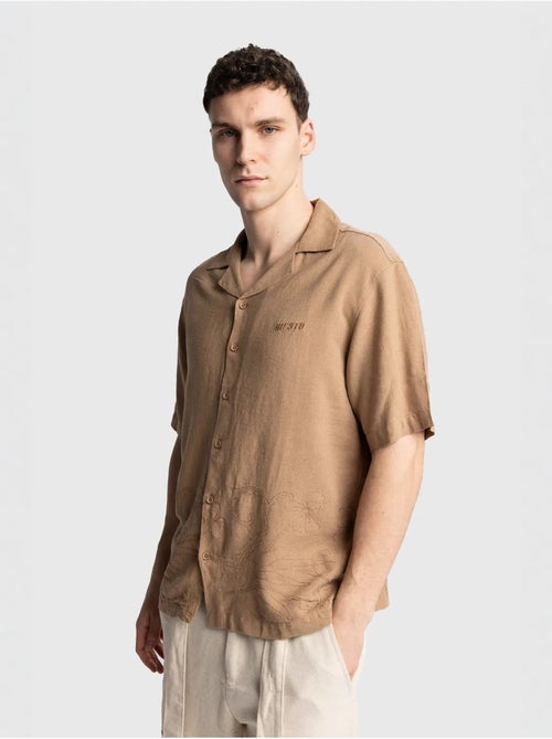 Camisa regular fit de manga curta giesto - Kiabi Camisa regular fit de manga curta giesto - Kiabi