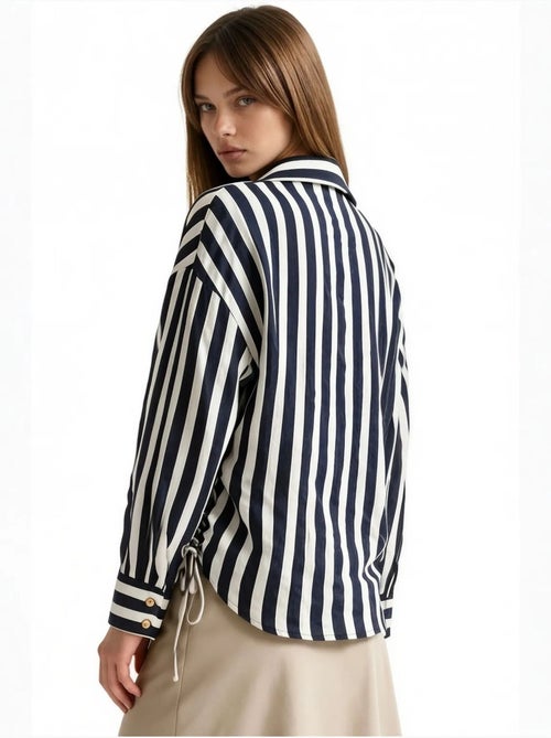Camisa tecida às riscas com botões frontais busem - Kiabi Camisa tecida às riscas com botões frontais busem - Kiabi