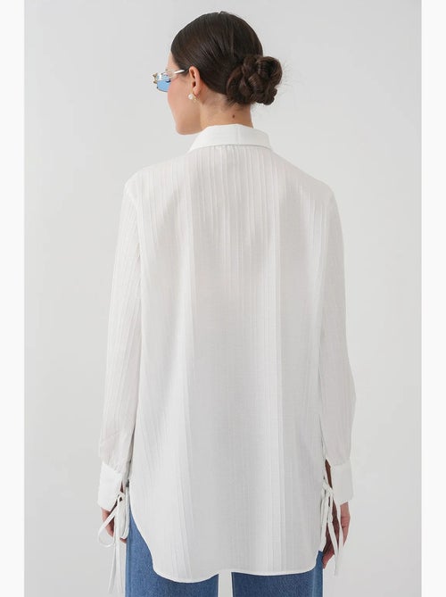 Camisa texturizada com detalhes de folhos bdart - Kiabi Camisa texturizada com detalhes de folhos bdart - Kiabi