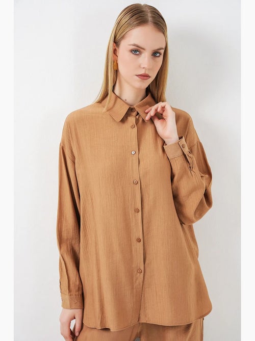 Camisa texturizada de botões com manga comprida bdart - Kiabi Camisa texturizada de botões com manga comprida bdart - Kiabi