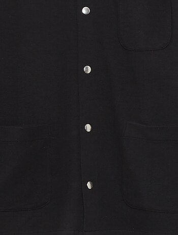 Camisa tipo casaco lisa elástica