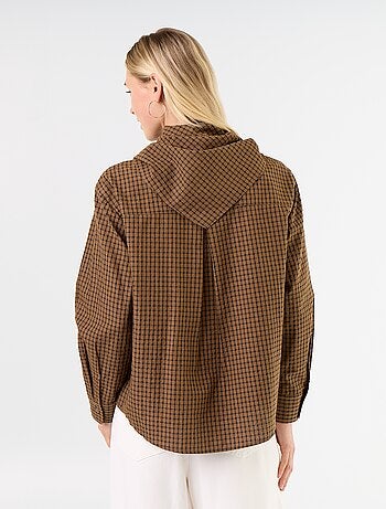 Camisa xadrez com lenço