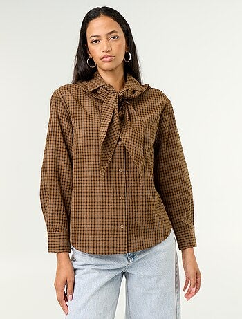 Camisa xadrez com lenço