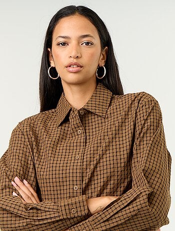 Camisa xadrez com lenço