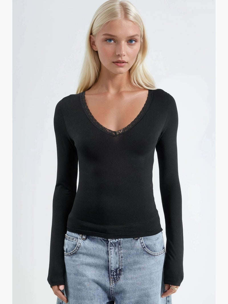 Camiseta decote v manga comprida detalhe renda busem Preto - Kiabi