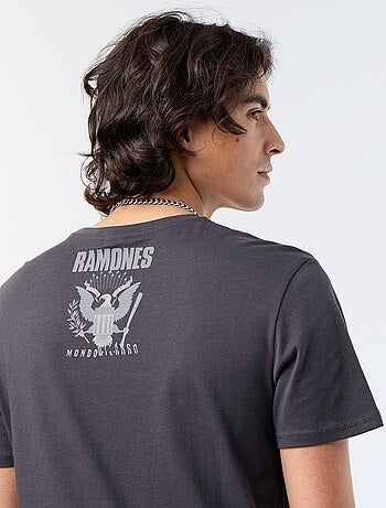 Camiseta 'Ramones' de manga curta