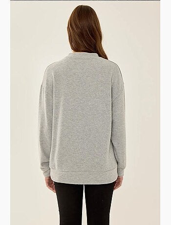 Camisola básica com caimento relaxado