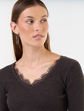 Camisola canelada com decote em V e renda