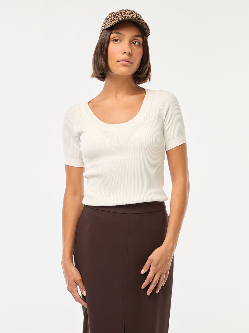 Camisola canelada de manga curta com gola redonda larga Branco - Kiabi