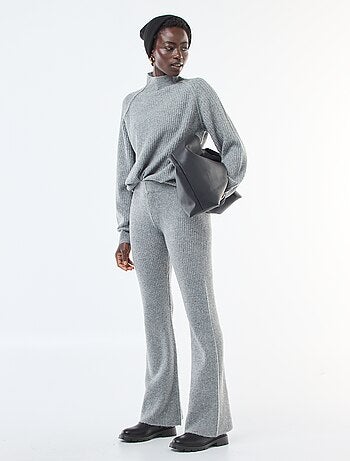 Camisola canelada de mangas compridas e gola alta