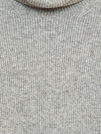 Camisola canelada lisa com gola alta