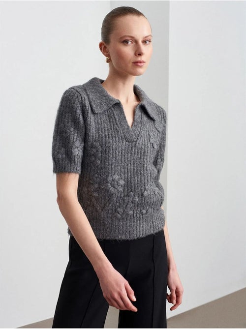 Camisola canelada texturizada com gola polo - Kiabi Camisola canelada texturizada com gola polo - Kiabi
