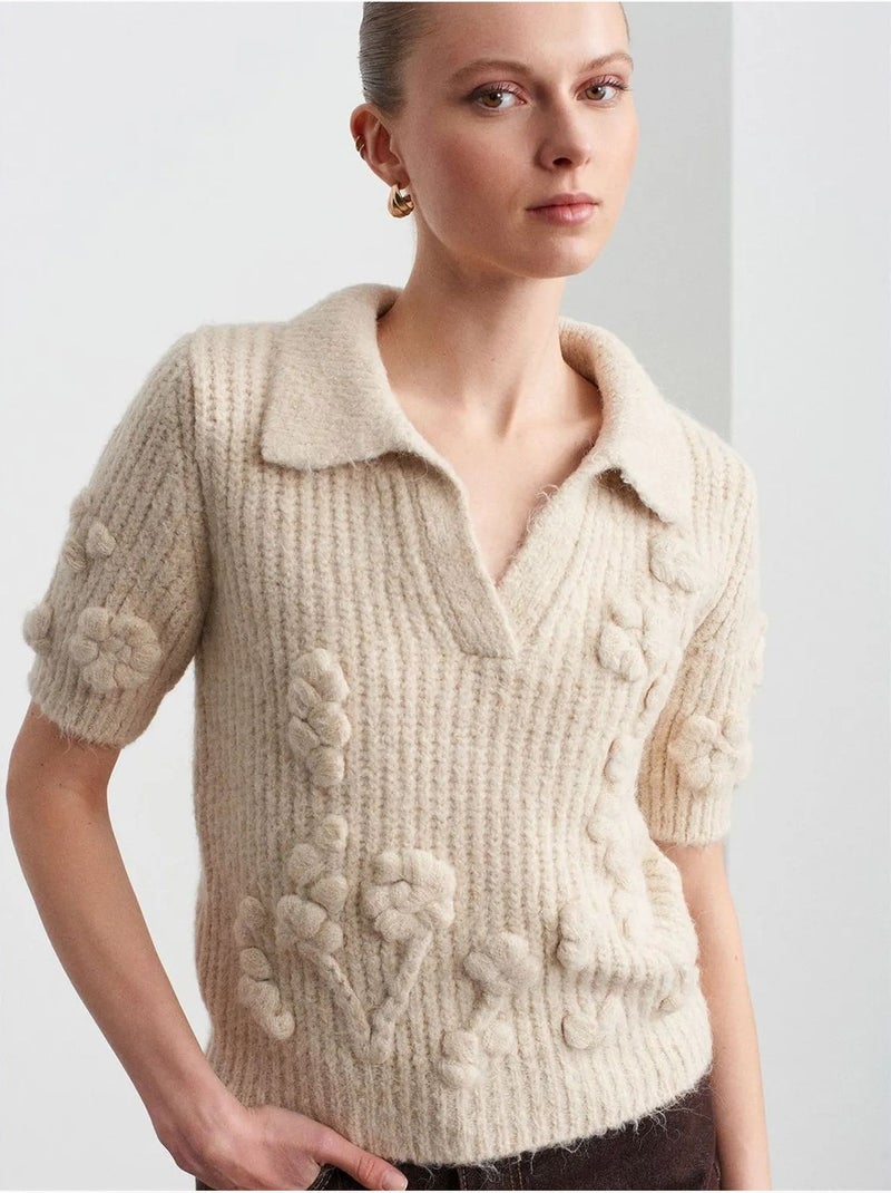 Camisola canelada texturizada com gola polo Creme - Kiabi