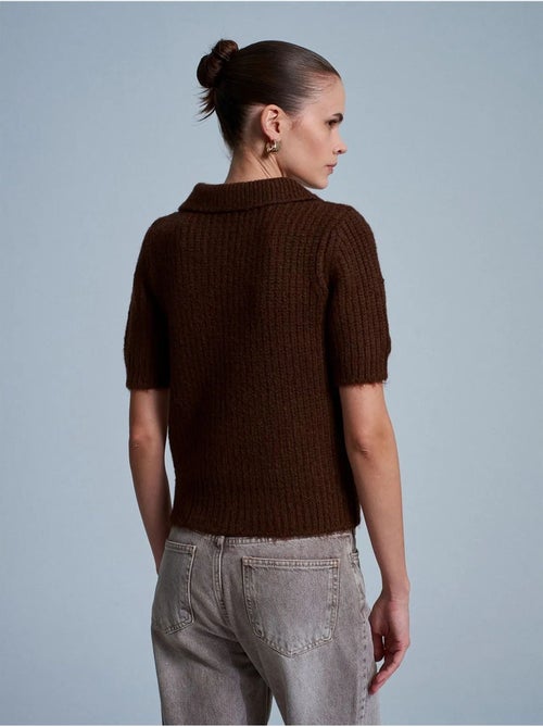 Camisola canelada texturizada com gola polo dilvin - Kiabi Camisola canelada texturizada com gola polo dilvin - Kiabi