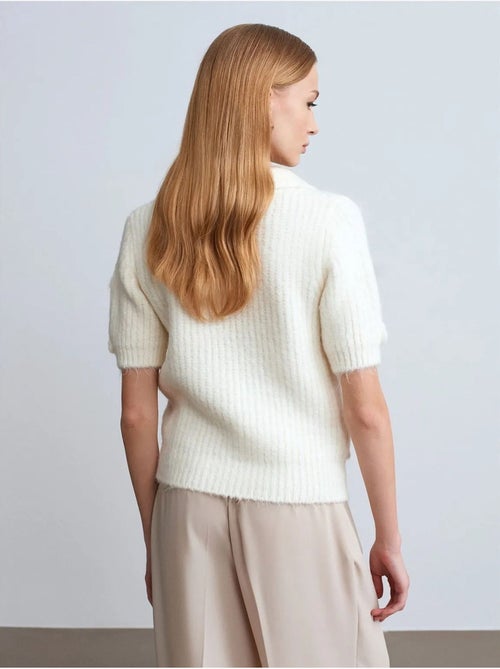 Camisola canelada texturizada com gola polo - Kiabi Camisola canelada texturizada com gola polo - Kiabi
