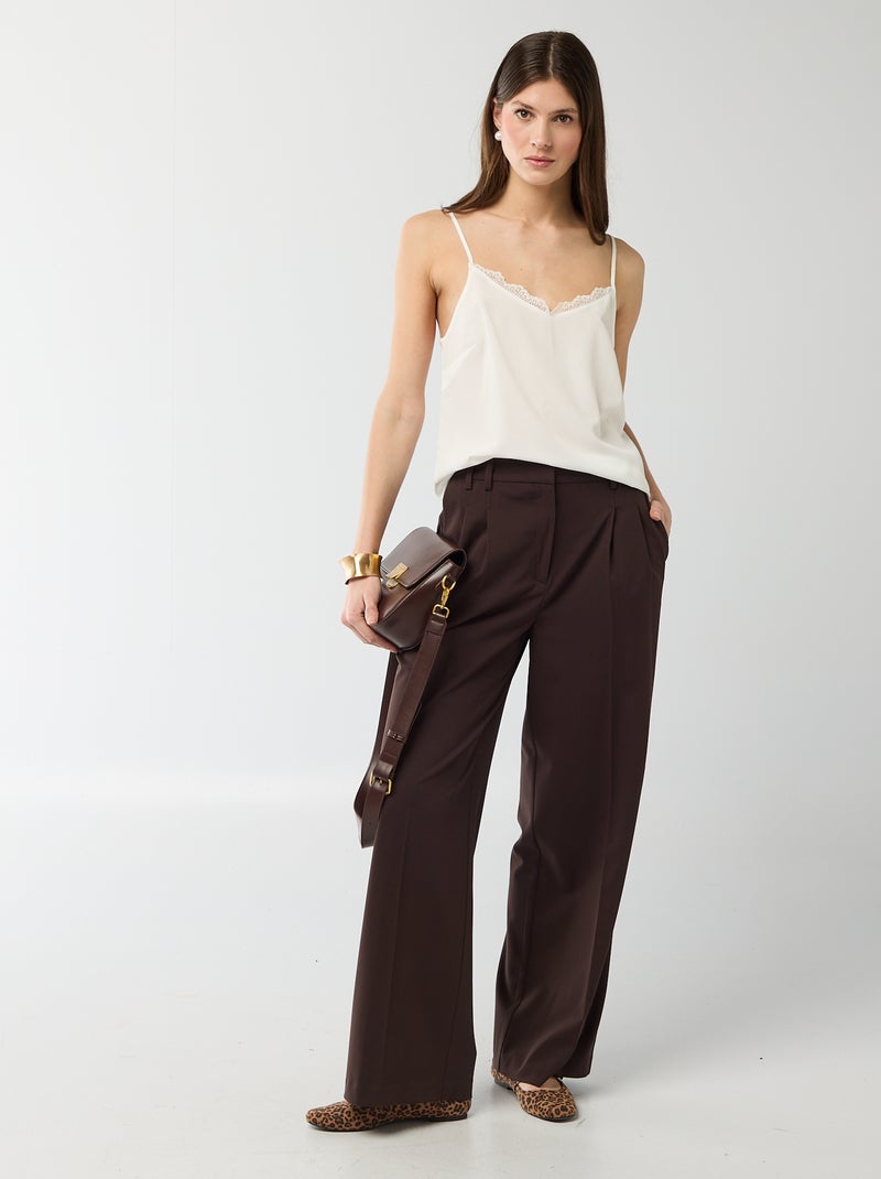 Camisola com alças finas ajustáveis e gola em renda Branco - Kiabi