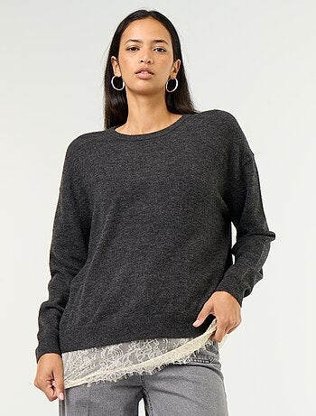 Camisola com aplicação de renda