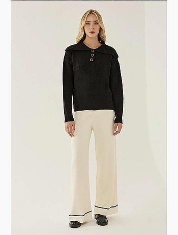 Camisola com botões e gola xaile