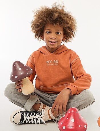 Camisola com capuz estampada