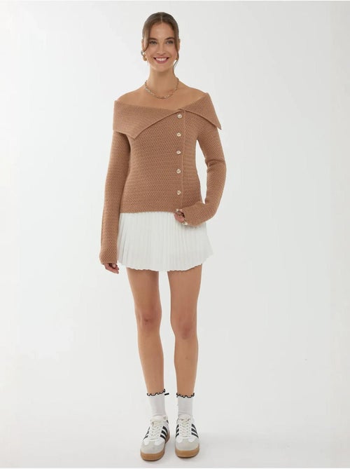 Camisola com detalhe de botão e ombro de fora - Kiabi Camisola com detalhe de botão e ombro de fora - Kiabi