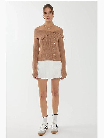 Camisola com detalhe de botão e ombro de fora hiccup