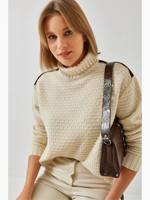 Camisola com gola alta e detalhe de risca no ombro lucci - Kiabi Camisola com gola alta e detalhe de risca no ombro lucci - Kiabi