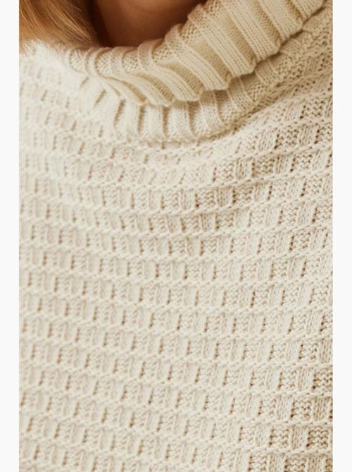 Camisola com gola alta e detalhe de risca no ombro lucci - Kiabi Camisola com gola alta e detalhe de risca no ombro lucci - Kiabi