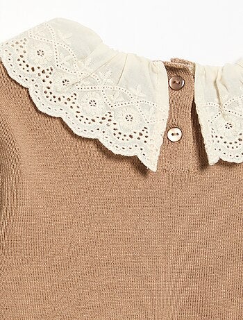 Camisola com gola fantasia em bordado inglês