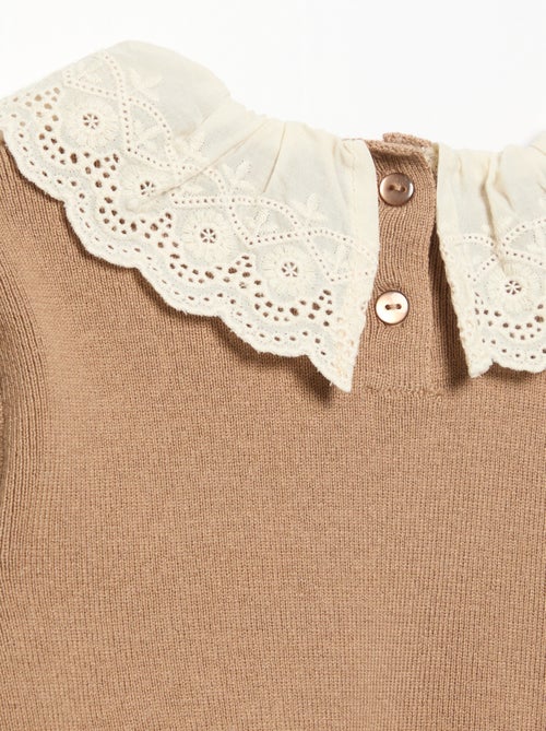 Camisola com gola fantasia em bordado inglês - Kiabi