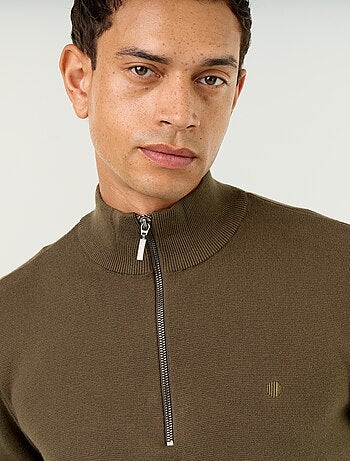 Camisola com gola subida e fecho