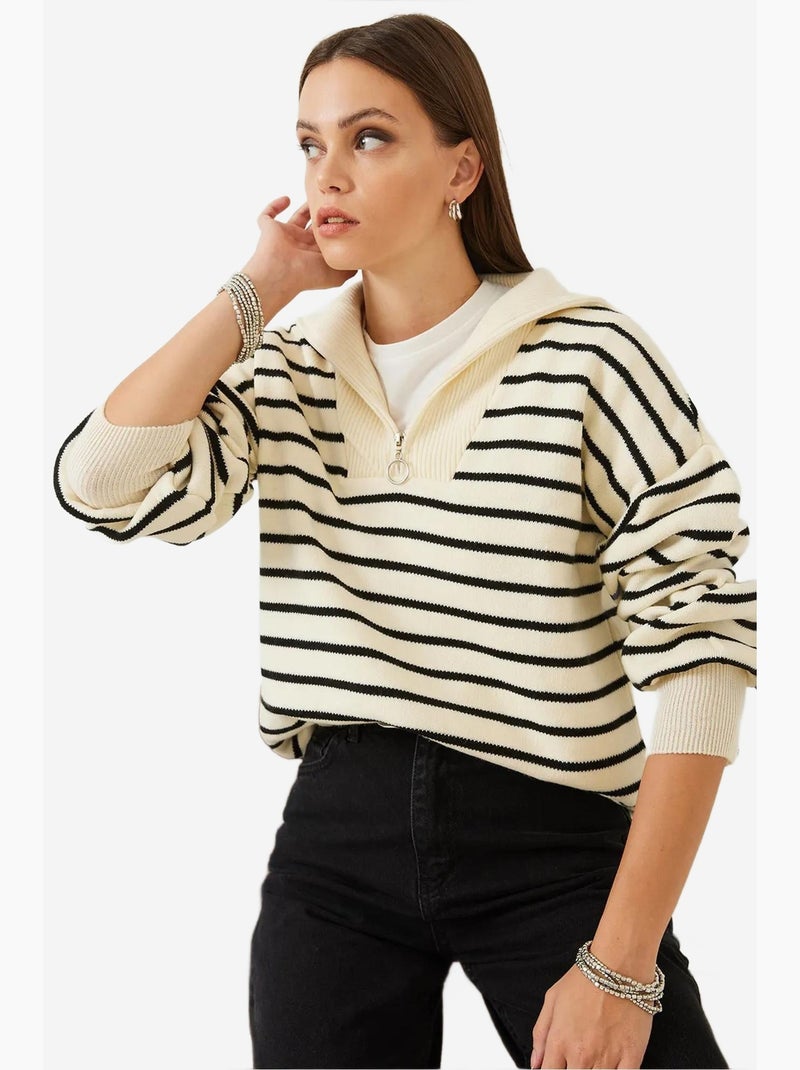 Camisola curta boxy às riscas com gola com fecho lucci Preto - Kiabi