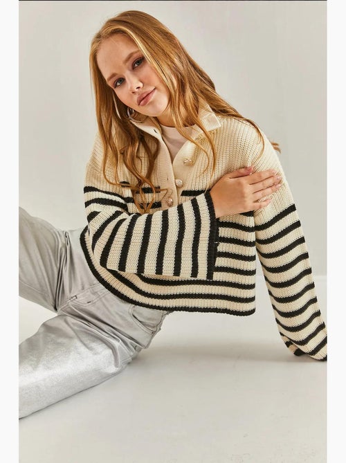 Camisola curta boxy às riscas com gola de botões lucci - Kiabi Camisola curta boxy às riscas com gola de botões lucci - Kiabi