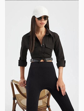 Camisola curta com bolso e gola alta e detalhe de cinto hiccup