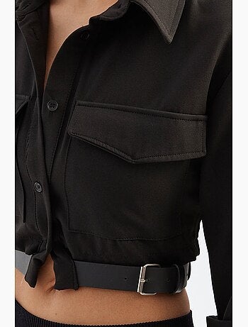 Camisola curta com bolso e gola alta e detalhe de cinto hiccup