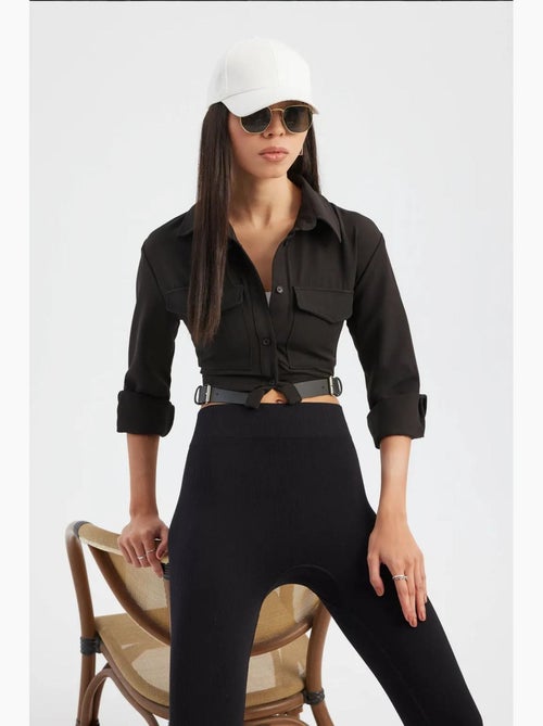 Camisola curta com bolso e gola alta e detalhe de cinto hiccup - Kiabi Camisola curta com bolso e gola alta e detalhe de cinto hiccup - Kiabi