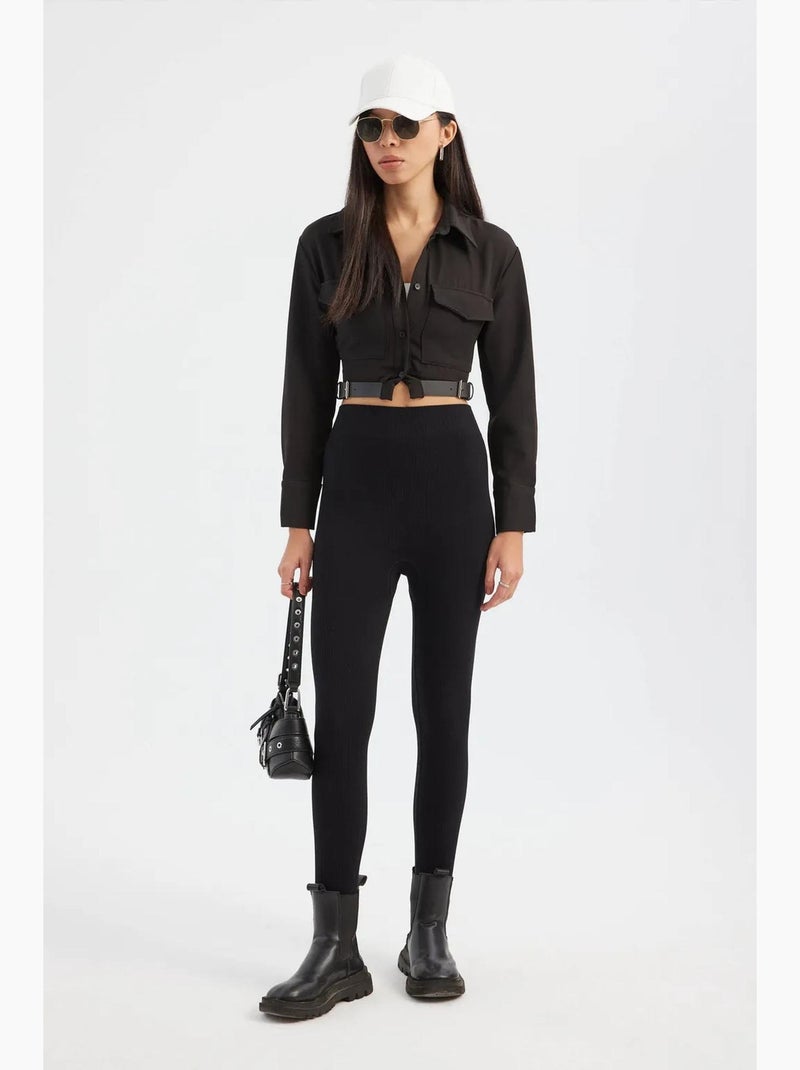 Camisola curta com bolso e gola alta e detalhe de cinto hiccup Preto - Kiabi