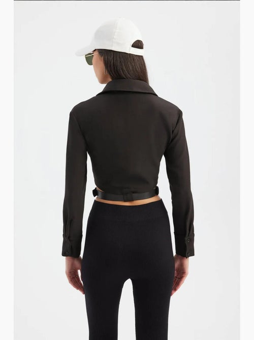 Camisola curta com bolso e gola alta e detalhe de cinto hiccup - Kiabi Camisola curta com bolso e gola alta e detalhe de cinto hiccup - Kiabi
