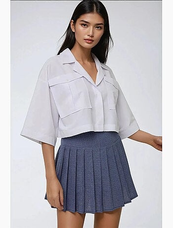 Camisola curta com detalhe de bolso