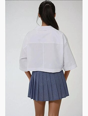 Camisola curta com detalhe de bolso