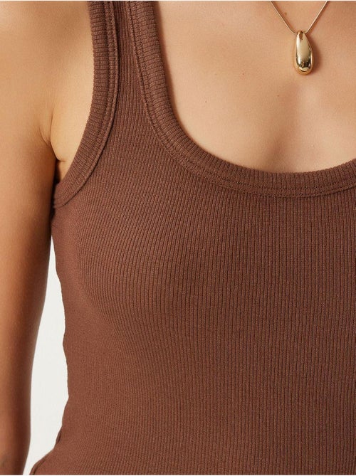 Camisola de alças ajustada em algodão com decote em u istanbul - Kiabi Camisola de alças ajustada em algodão com decote em u istanbul - Kiabi
